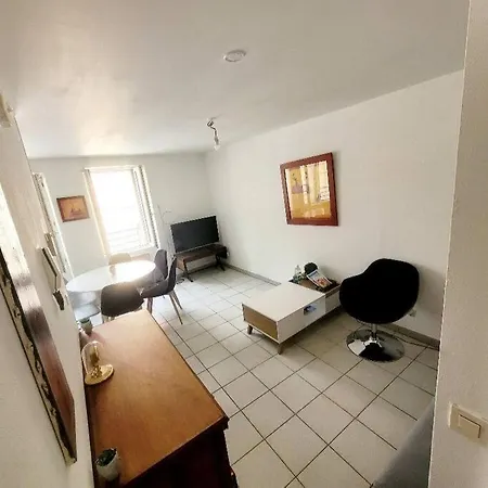 2 Centre Au Calme Apartment *