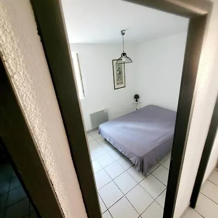 2 Centre Au Calme Apartment *